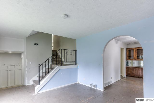 4929 S 106 Circle, Omaha, NE 68127