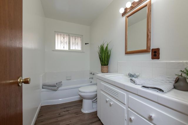 3086 E Holland Avenue, Fresno, CA 93726