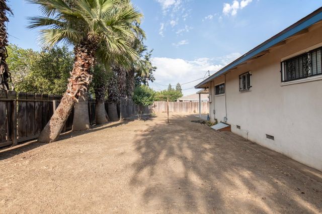 3086 E Holland Avenue, Fresno, CA 93726