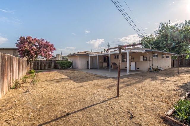 3086 E Holland Avenue, Fresno, CA 93726