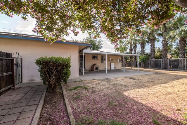 3086 E Holland Avenue, Fresno, CA 93726