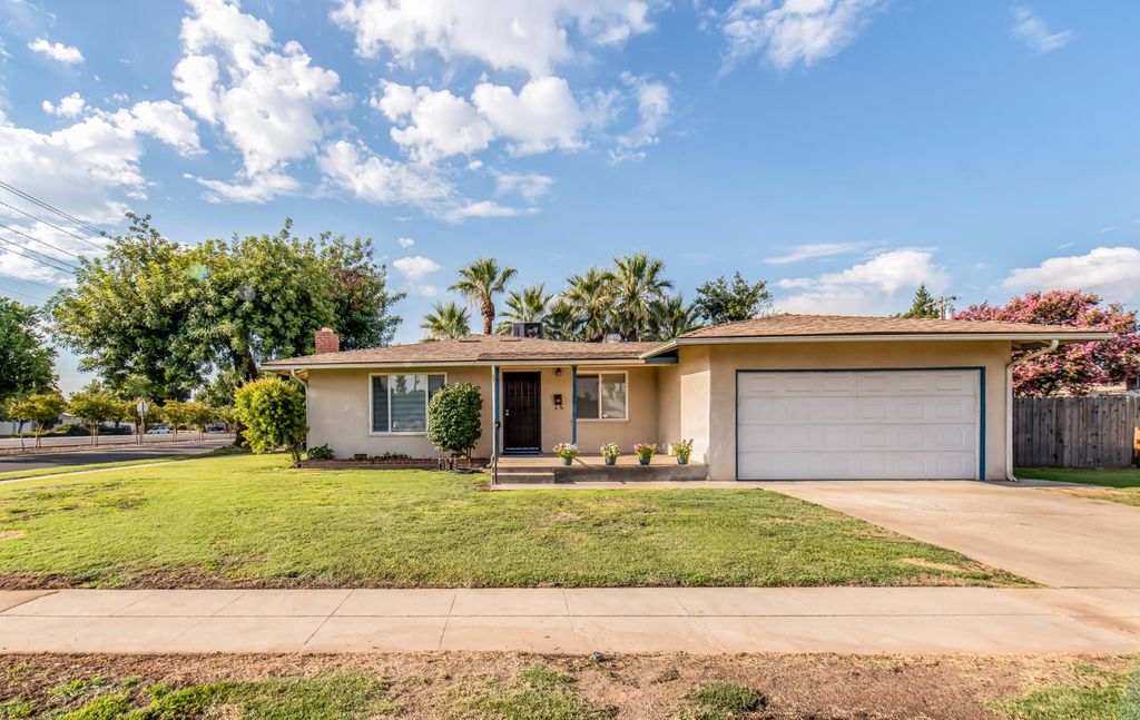 Image 1 of property listing at 3086 E Holland Avenue, Fresno, CA 93726