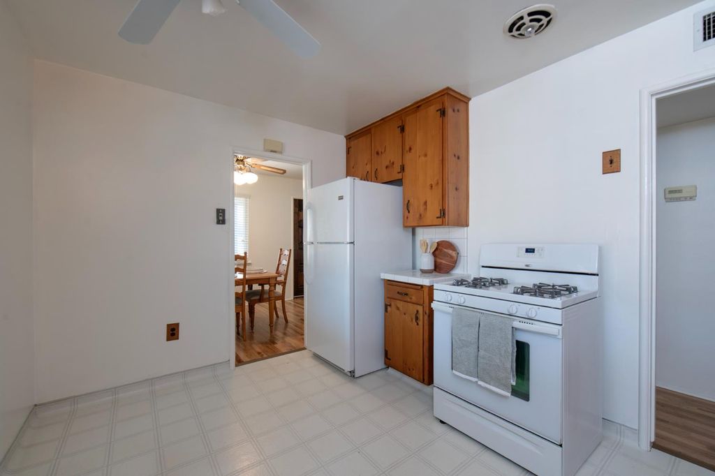 Image 13 of property listing at 3086 E Holland Avenue, Fresno, CA 93726