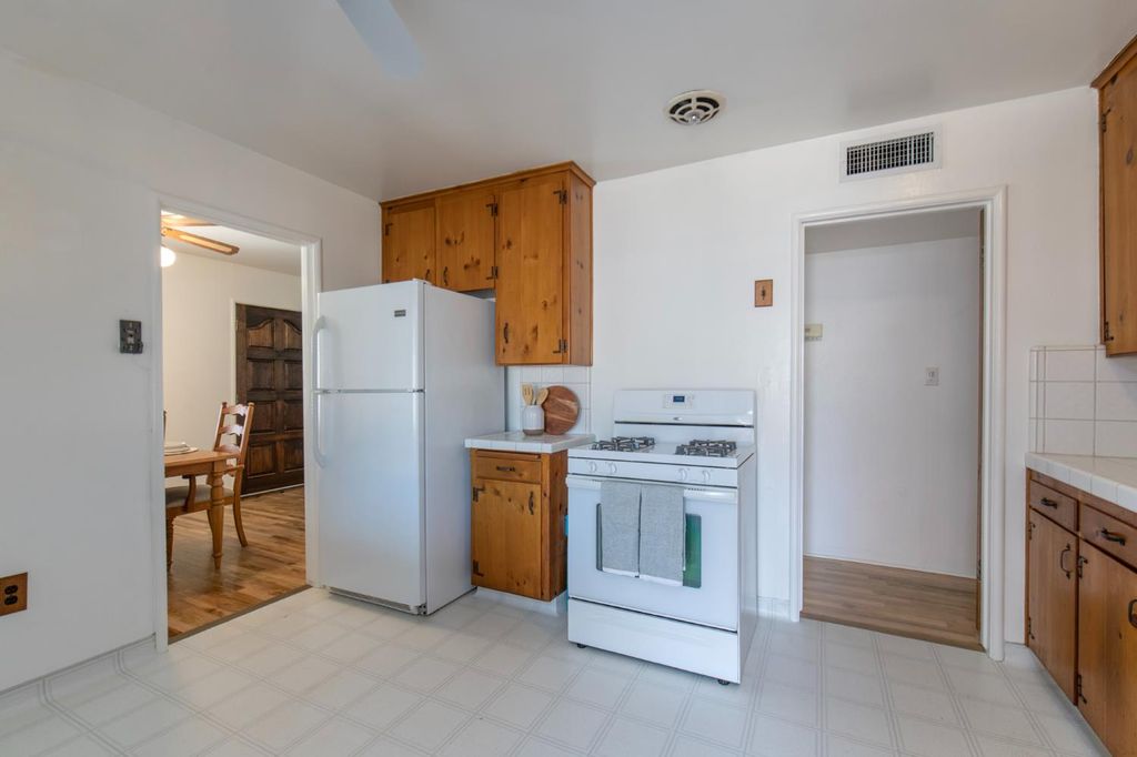 Image 14 of property listing at 3086 E Holland Avenue, Fresno, CA 93726