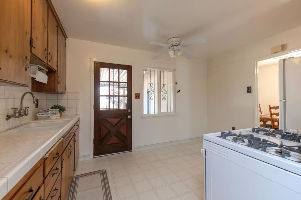 Image 15 of property listing at 3086 E Holland Avenue, Fresno, CA 93726