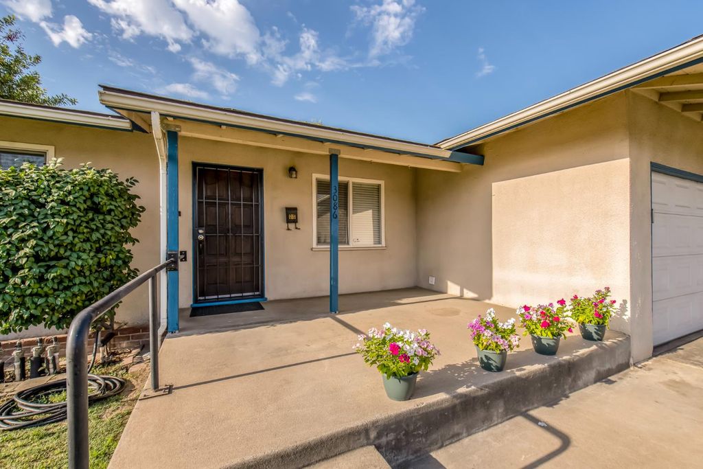 Image 3 of property listing at 3086 E Holland Avenue, Fresno, CA 93726
