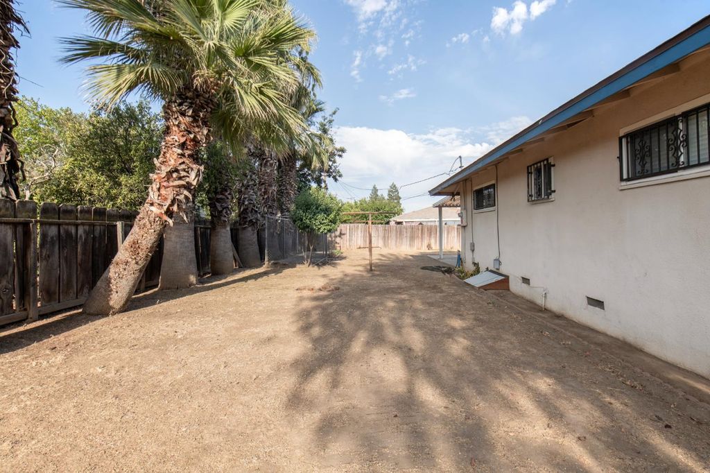 Image 31 of property listing at 3086 E Holland Avenue, Fresno, CA 93726