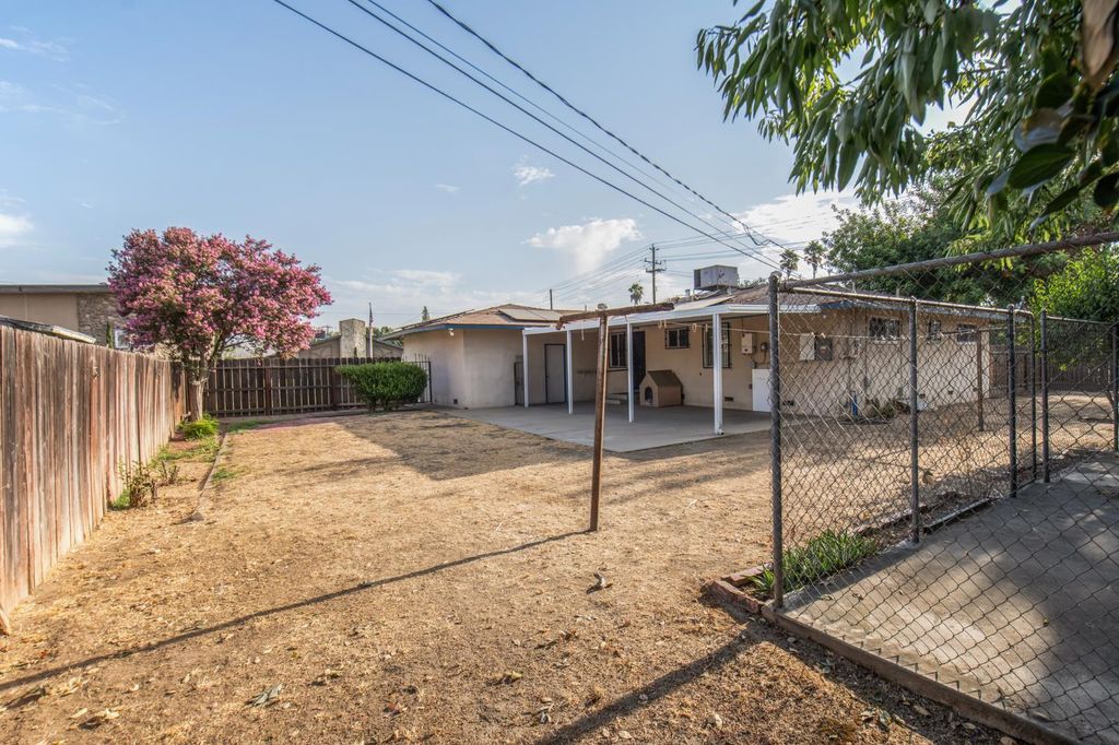 Image 34 of property listing at 3086 E Holland Avenue, Fresno, CA 93726