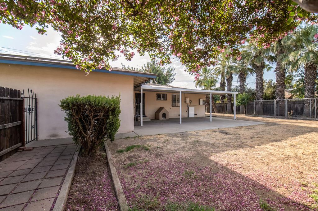 Image 35 of property listing at 3086 E Holland Avenue, Fresno, CA 93726