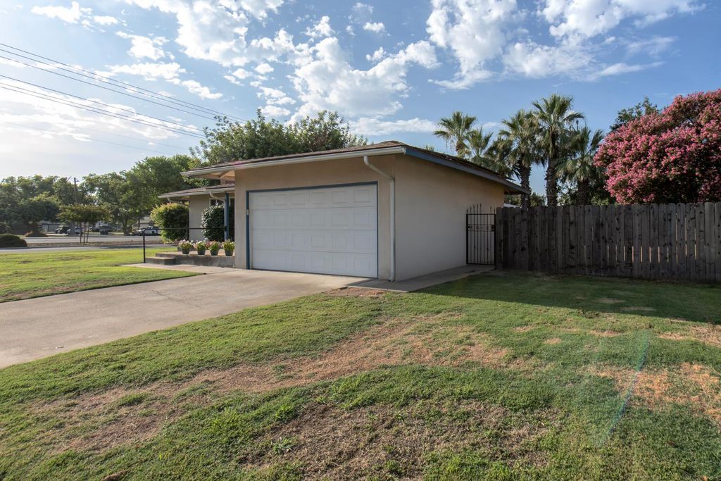 Image 36 of property listing at 3086 E Holland Avenue, Fresno, CA 93726