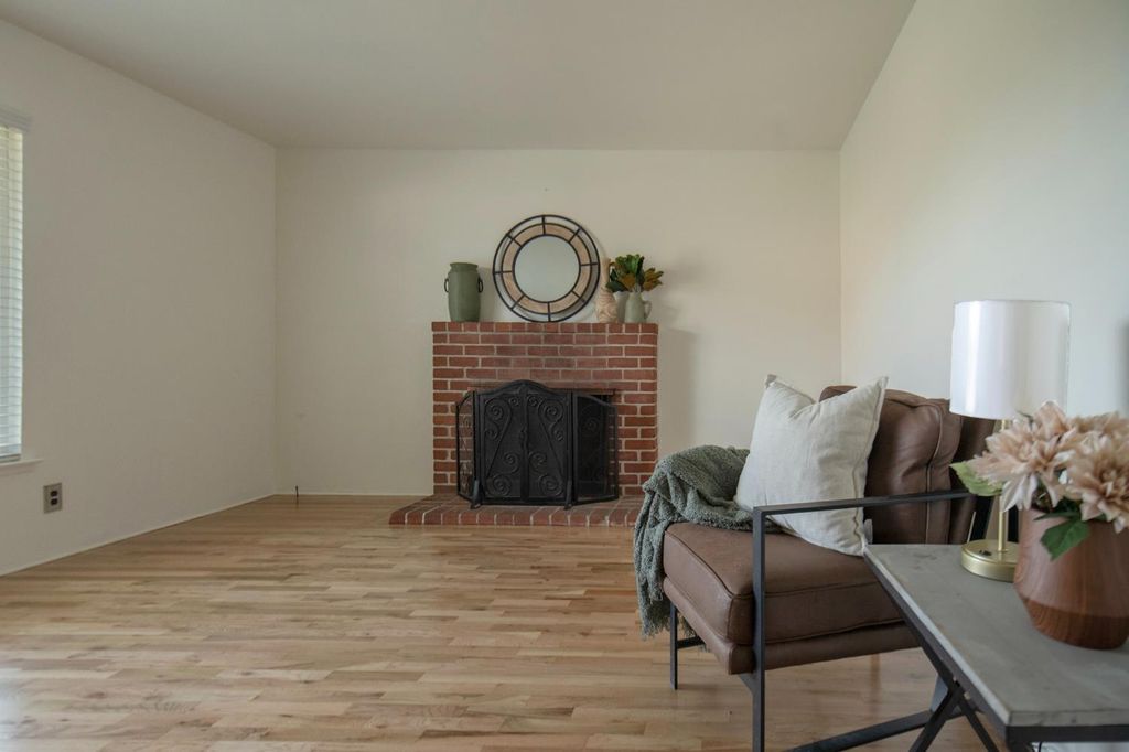 Image 4 of property listing at 3086 E Holland Avenue, Fresno, CA 93726