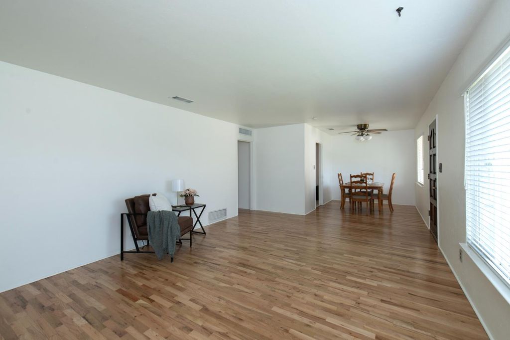 Image 7 of property listing at 3086 E Holland Avenue, Fresno, CA 93726