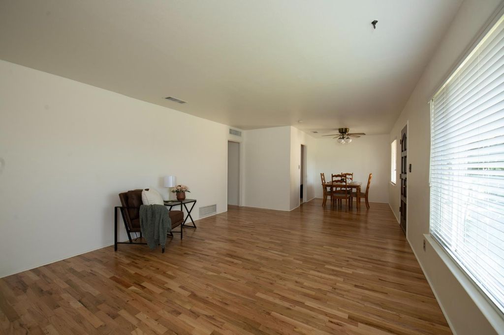 Image 8 of property listing at 3086 E Holland Avenue, Fresno, CA 93726