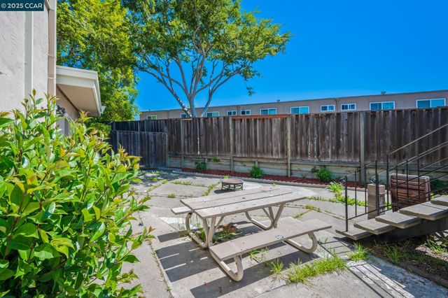 2544 Denning Ct, Castro Valley, CA 94546
