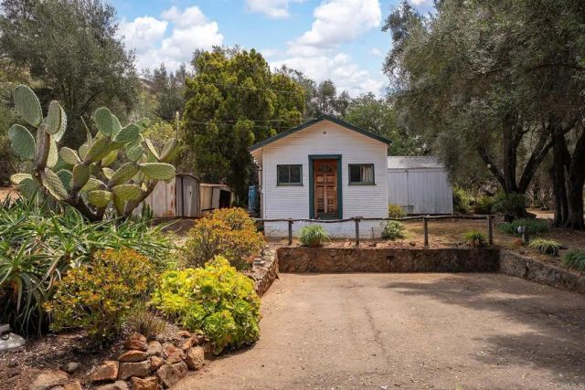 450 SUMMERHILL CT, Alpine, CA 91901