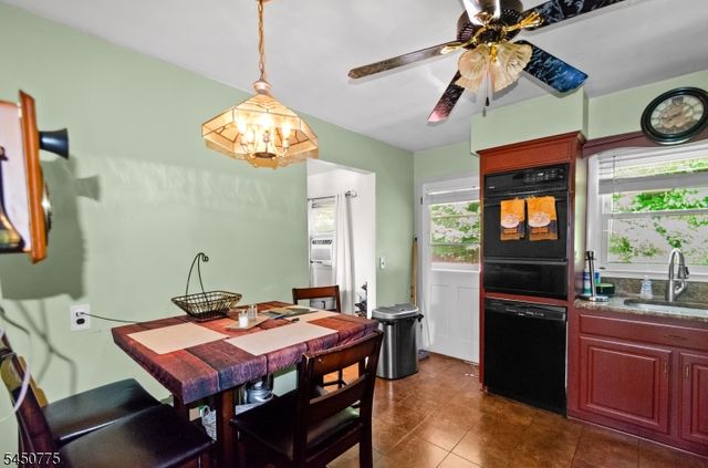 17 Stafford Dr, Wanaque Boro, NJ 07465