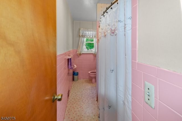 17 Stafford Dr, Wanaque Boro, NJ 07465