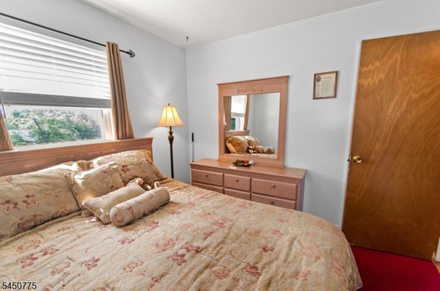 17 Stafford Dr, Wanaque Boro, NJ 07465