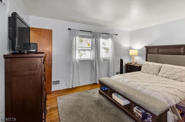 17 Stafford Dr, Wanaque Boro, NJ 07465