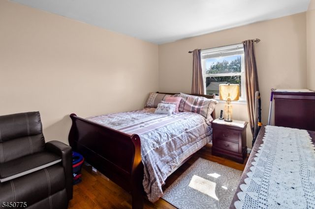 17 Stafford Dr, Wanaque Boro, NJ 07465