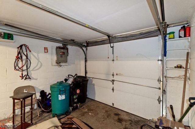 17 Stafford Dr, Wanaque Boro, NJ 07465