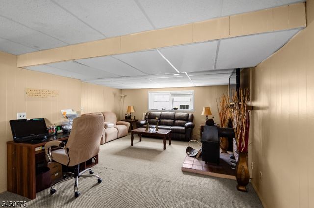 17 Stafford Dr, Wanaque Boro, NJ 07465
