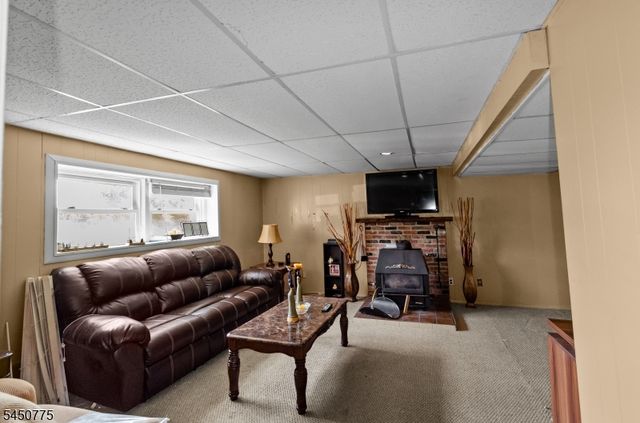 17 Stafford Dr, Wanaque Boro, NJ 07465