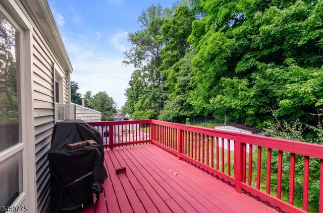 17 Stafford Dr, Wanaque Boro, NJ 07465