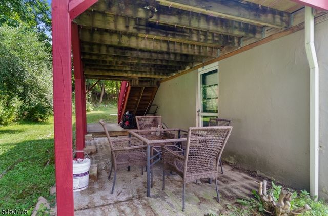 17 Stafford Dr, Wanaque Boro, NJ 07465