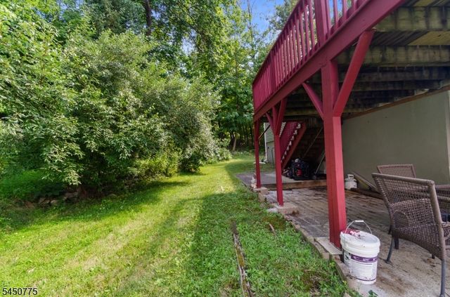 17 Stafford Dr, Wanaque Boro, NJ 07465