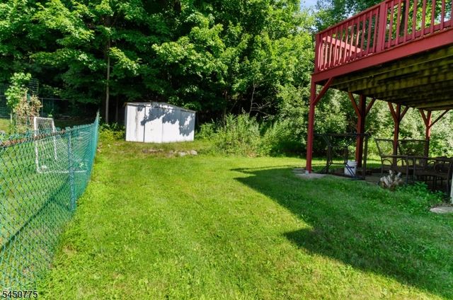 17 Stafford Dr, Wanaque Boro, NJ 07465