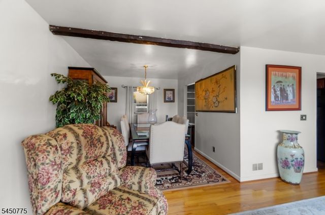 17 Stafford Dr, Wanaque Boro, NJ 07465