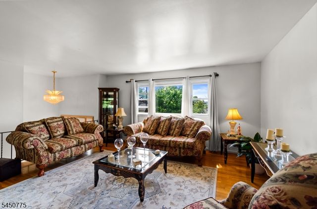 17 Stafford Dr, Wanaque Boro, NJ 07465