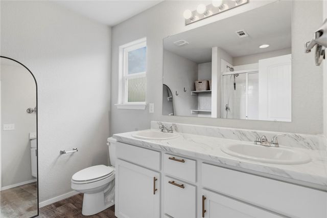 2312 Hickory Wood Avenue, Lowell, AR 72745