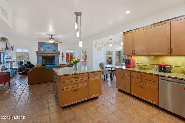 9348 N Camino De Plaza, Tucson, AZ 85742