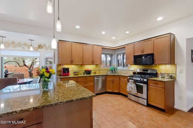 9348 N Camino De Plaza, Tucson, AZ 85742