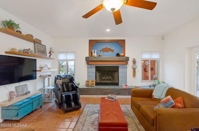 9348 N Camino De Plaza, Tucson, AZ 85742