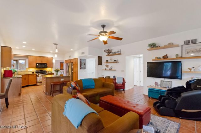 9348 N Camino De Plaza, Tucson, AZ 85742