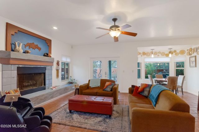 9348 N Camino De Plaza, Tucson, AZ 85742