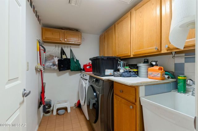 9348 N Camino De Plaza, Tucson, AZ 85742