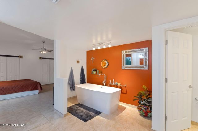 9348 N Camino De Plaza, Tucson, AZ 85742