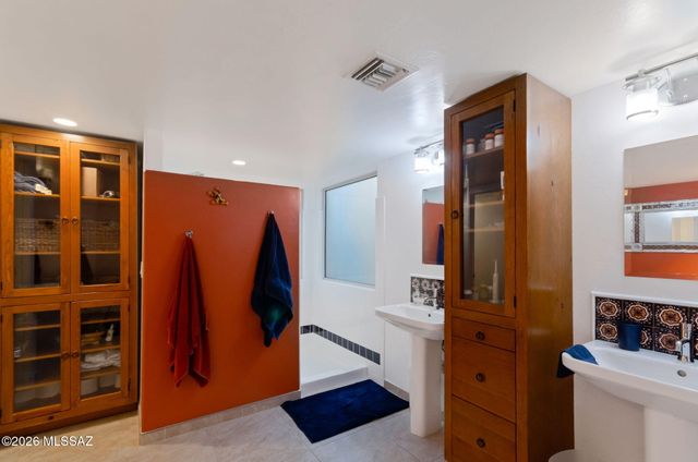 9348 N Camino De Plaza, Tucson, AZ 85742