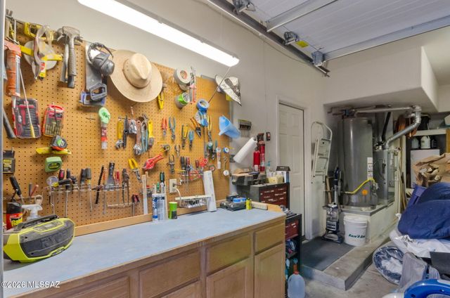 9348 N Camino De Plaza, Tucson, AZ 85742