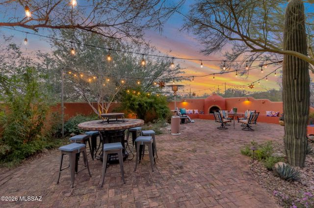 9348 N Camino De Plaza, Tucson, AZ 85742