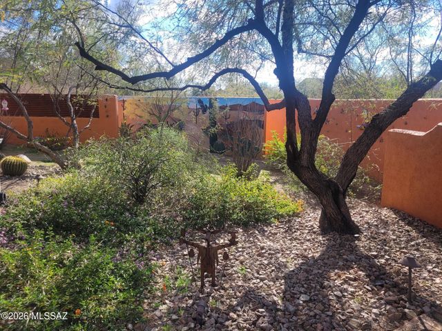 9348 N Camino De Plaza, Tucson, AZ 85742