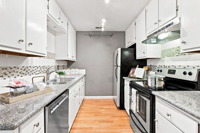 24 Emery Bay Drive, Emeryville, CA 94608