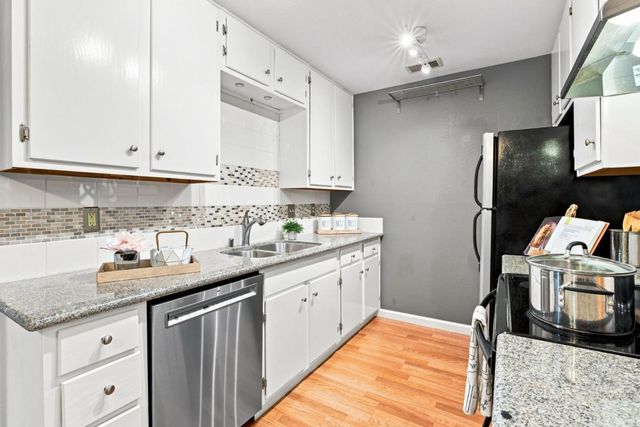 24 Emery Bay Drive, Emeryville, CA 94608