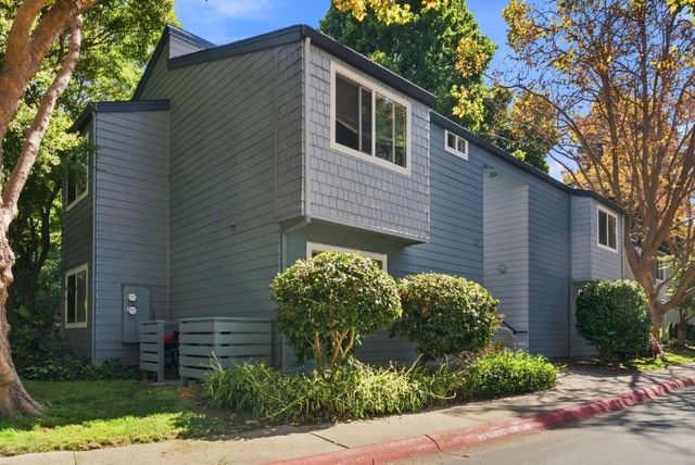 24 Emery Bay Drive, Emeryville, CA 94608