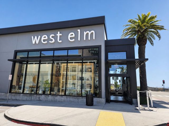24 Emery Bay Drive, Emeryville, CA 94608
