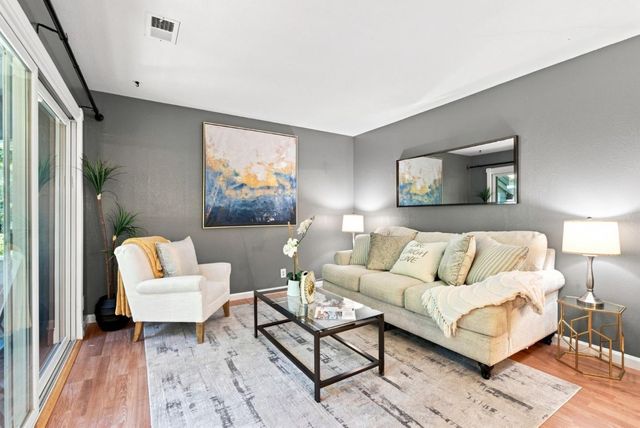 24 Emery Bay Drive, Emeryville, CA 94608